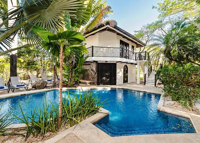 Golf From Home! 8br Lux Villa, Pool, Club! Villa